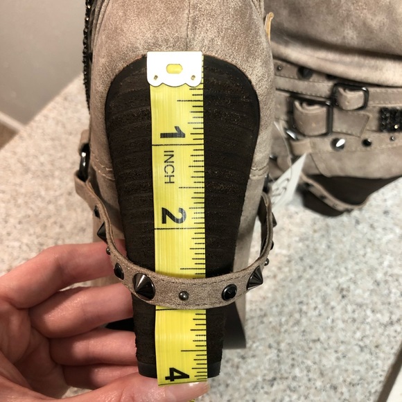 Daisy Fuentes studded boots - Picture 12 of 16